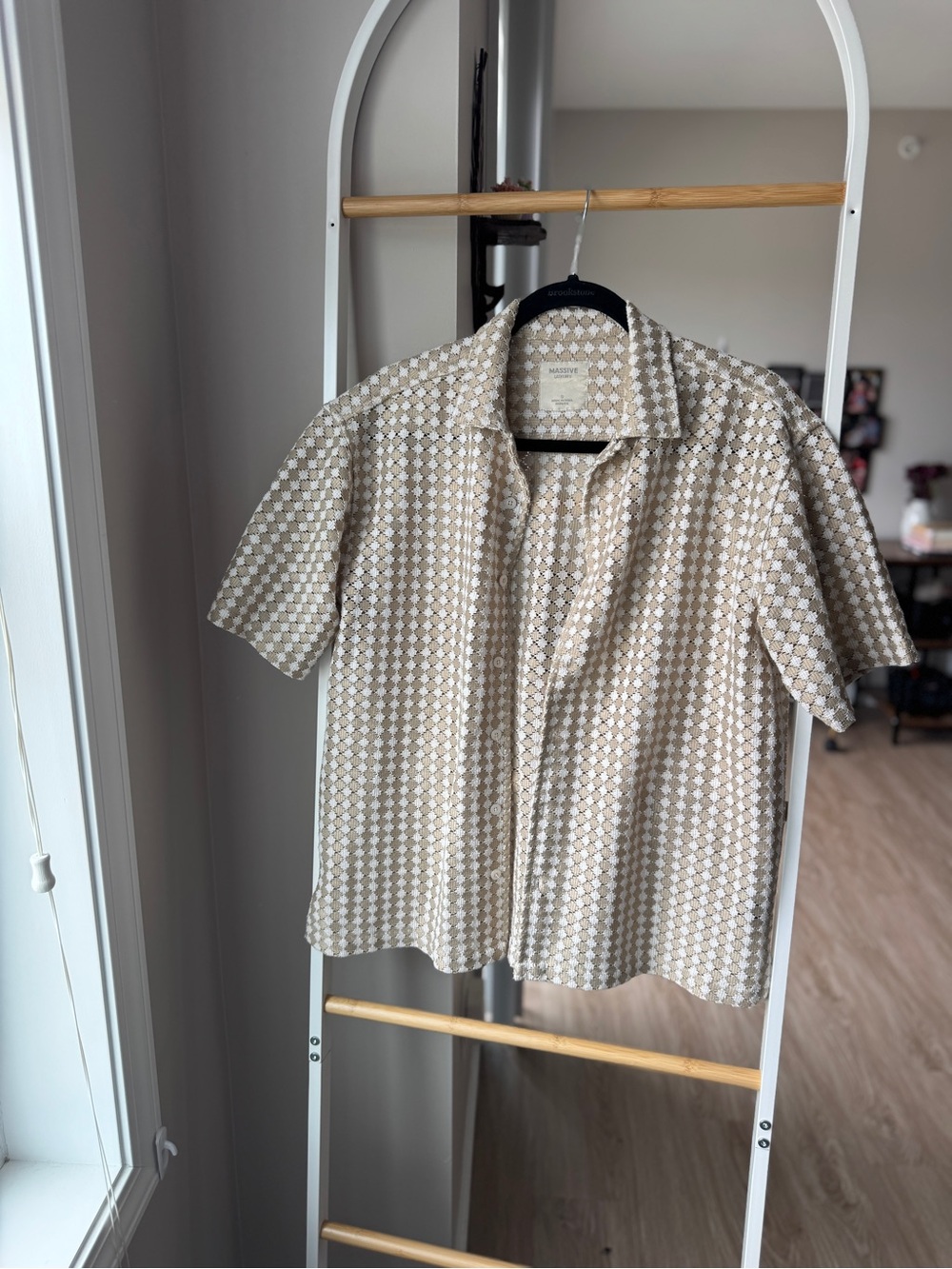 Casual Short-Sleeve Patterned Shirt in Beige by Massive Luxury